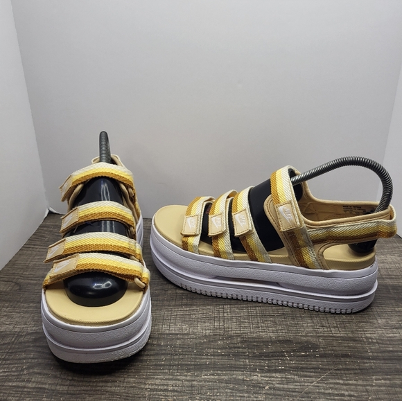 NIKE ICON CLASSIC SANDAL SESAME DH0224-200 Women's Size 9 - Picture 1 of 10